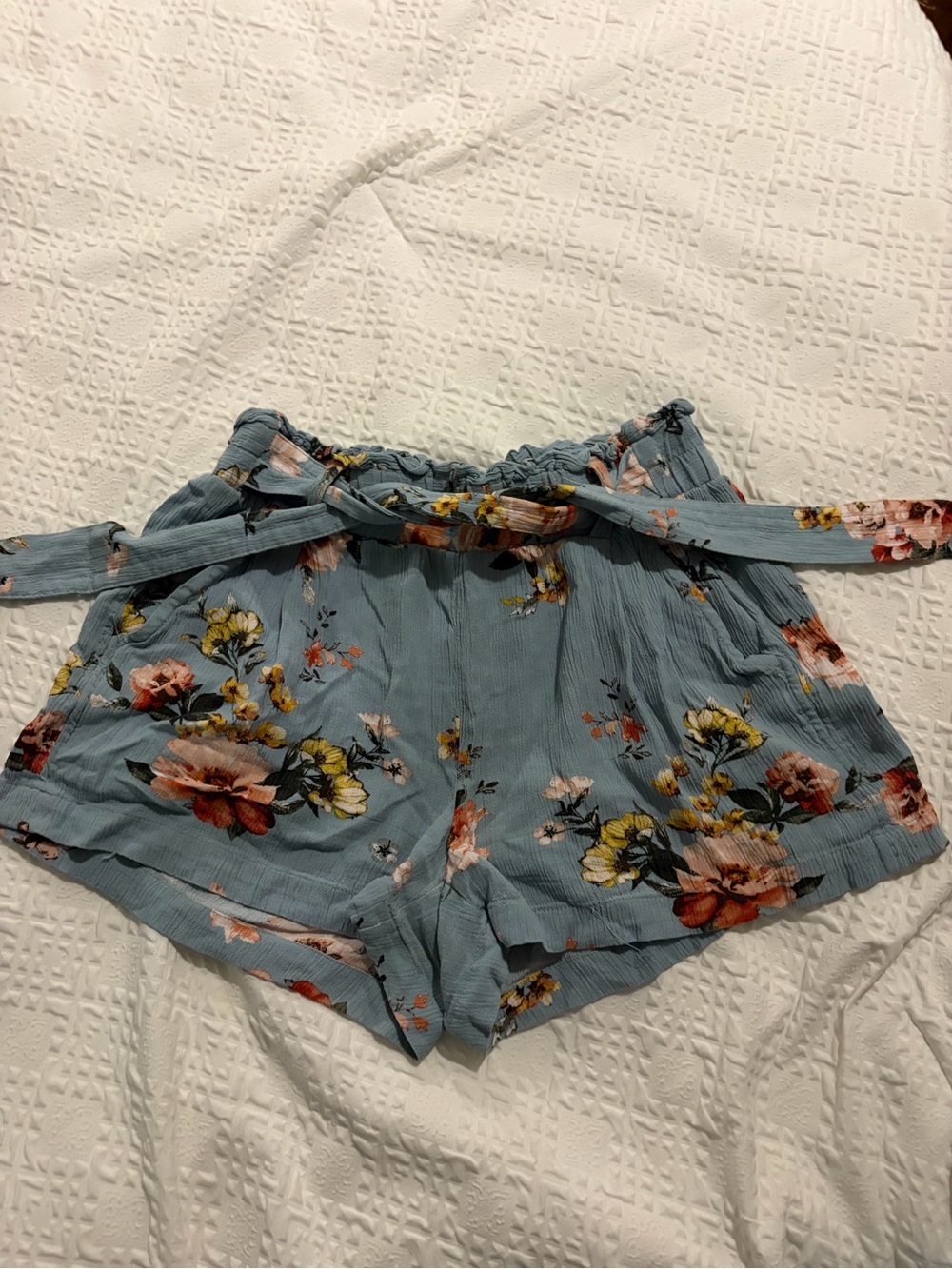 Women's Blue Floral Tie-Waist Shorts